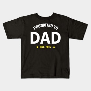 PROMOTED TO DAD 2017 gift ideas for family Kids T-Shirt